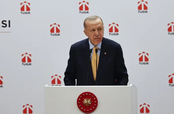 son-dakika-baskan-recep-tayyip-erdogandan-turkiye-genc-is-adamlari-konfederasyonu-tugik-genel-kurulunda-onemli-1643803285820.jpg SON DAKİKA: Başkan Recep Tayyip Erdoğan'dan Türkiye Genç İş Adamları Konfederasyonu (TÜGİK) Genel Kurulu'nda önemli açıklamalar: Dün gece inlerine girdik-5