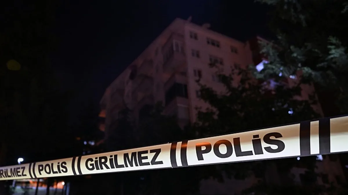 Sincan'da panik anları | Kolonlarından ses gelen 8 katlı bina boşaltıldı