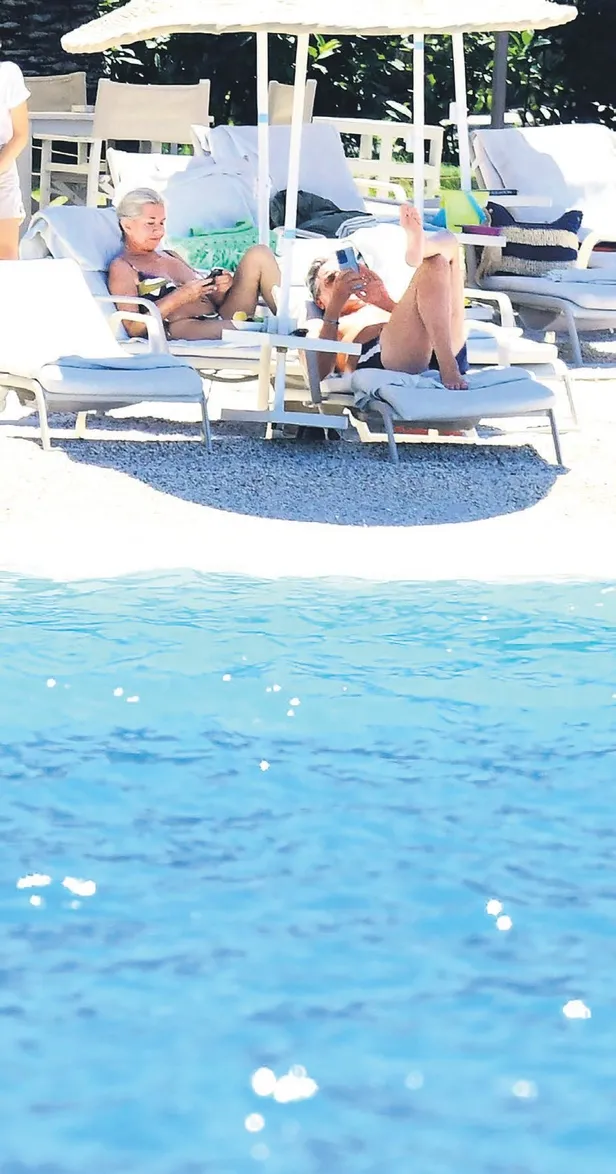 dinc-hande-1625599988811.jpeg Hande Ataizi sevgilisi Dinç Aydoğdu ile Bodrum'da görüntülendi-5