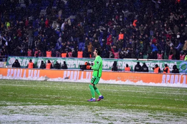 besiktas-istedi-fenerbahce-aliyor-emirhan-topcu-surprizi-1659344958507.jpg Beşiktaş istedi Fenerbahçe alıyor! Emirhan Topçu sürprizi-5