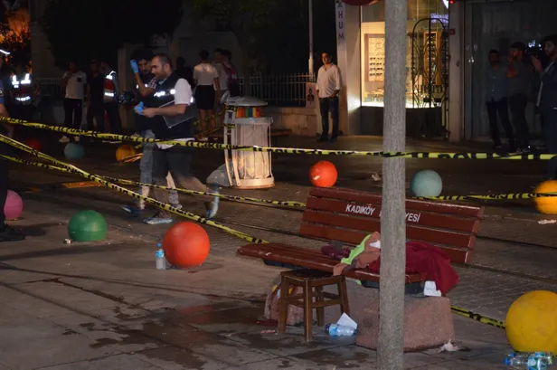 Kadıköy'de bir grup eylemci kendilerine tepki gösteren esnafı bıçakladı-2