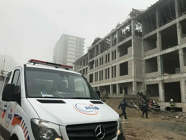 Son dakika: Ankara'da okul inşaatında iskele çöktü: Ölü ve yaralılar var-1