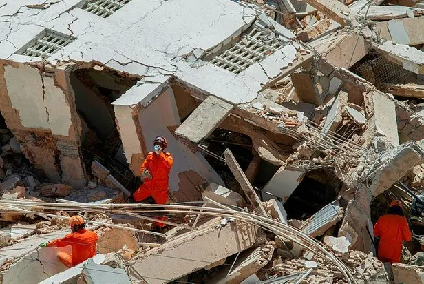 Brezilya'da 7 katlı bina çöktü-5