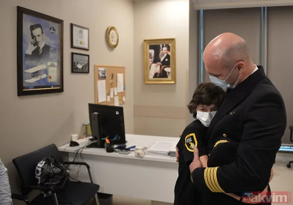 Beynindeki rahatsızlık nedeniyle Samsun'dan İstanbul'a gelen 13 yaşındaki Safa karşısında SoloTürk pilotu Yalın Ahbap'ı görünce gözyaşlarını tutamadı - 2