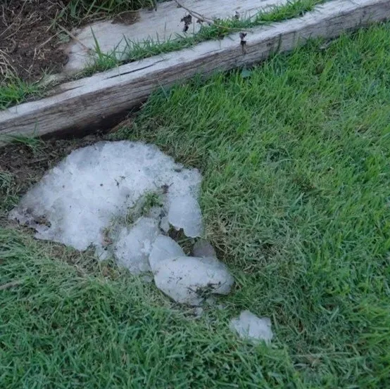 Uçaktan buz düştü