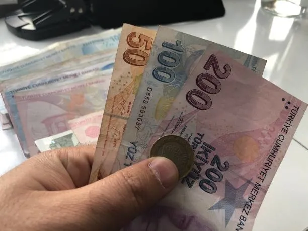 yilbasinda-emekliye-ikramiyesi-ne-kadar-2023-yilbasi-ssk-bag-kur-emekli-sandigi-emeklilerine-ikramiye-mujdesi-1670012399903.jpg 2023 yılbaşı SSK, Bağ-Kur, Emekli Sandığı emeklilerine ikramiye verilecek mi? Yılbaşında emekliye ikramiye var mı?-5