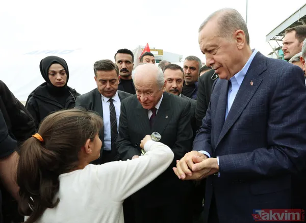 Başkan Recep Tayyip Erdoğan Hatay'ı ziyaret etti: Hem kalbimizle hem gözümüzle hem ziyaretlerimizle Hatay'ın yanında yer almayı sürdüreceğiz - 25