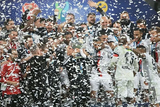 kartal-katarda-yeniden-dirildi-antalyasporu-penaltilarda-yenerek-super-kupanin-sahibi-oldu-1641421367638.jpeg Kartal Katar'da yeniden dirildi! Antalyaspor'u penaltılarda yenerek Süper Kupa'nın sahibi oldu-6