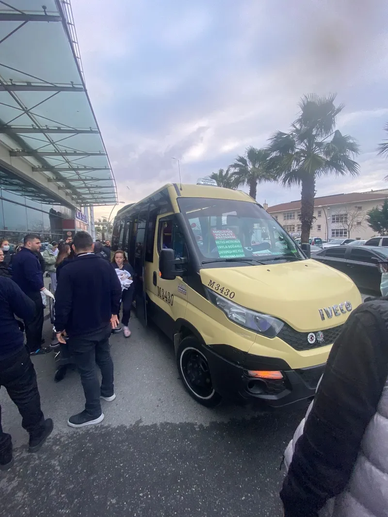 yolcu-minibusunde-dogum-bir-bebekle-bindik-iki-bebekle-indik-1706342770442.jpg Yolcu minibüsünde doğum... "Bir bebekle bindik iki bebekle indik"-3