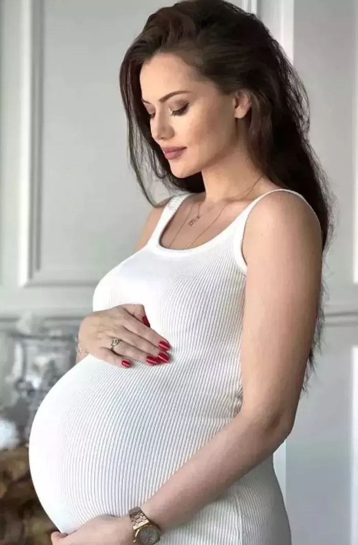 fahriye-evcen-12-kiloyu-catir-cutur-verdi-37lik-oyuncu-dogum-kilolarini-2-besinle-eritti-1703350375385.jpeg 37'lik güzel doğum kilolarını bu 2 besinle eritti: Fahriye Evcen tam 12 kiloyu çatır çutur böyle verdi-5