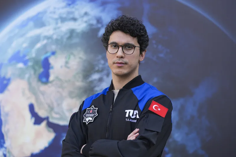 Türkiye'nin ikinci astronotu Tuva Cihangir Atasever'in uzay yolculuğu için artık saatler kaldı! 7 deney yapacak! Dikkat çeken Azerbaycan detayı-6