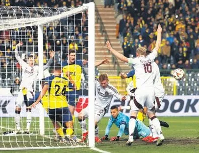 Ajax 2 golle kazandı son 16’ya göz kırptı!