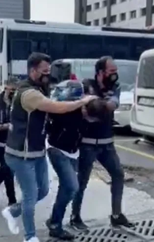 Son dakika: İstanbul’da adliyeye sevkedilen Karagümrük Çetesi'nden (Nuriş Kardeşler) 19'u tutuklandı