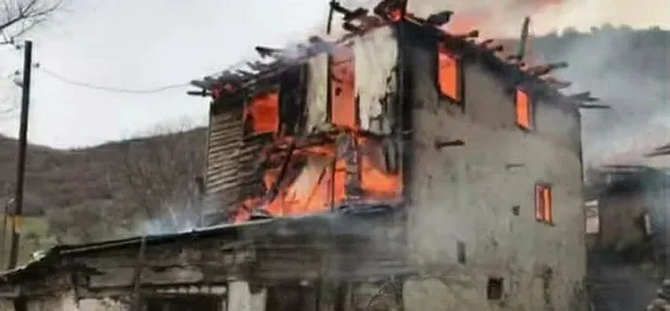 ankara-kizilcahamamda-yangin-7-ev-kule-dondu-1586897031408.jpeg Ankara Kızılcahamam’da yangın: 7 ev küle döndü-2