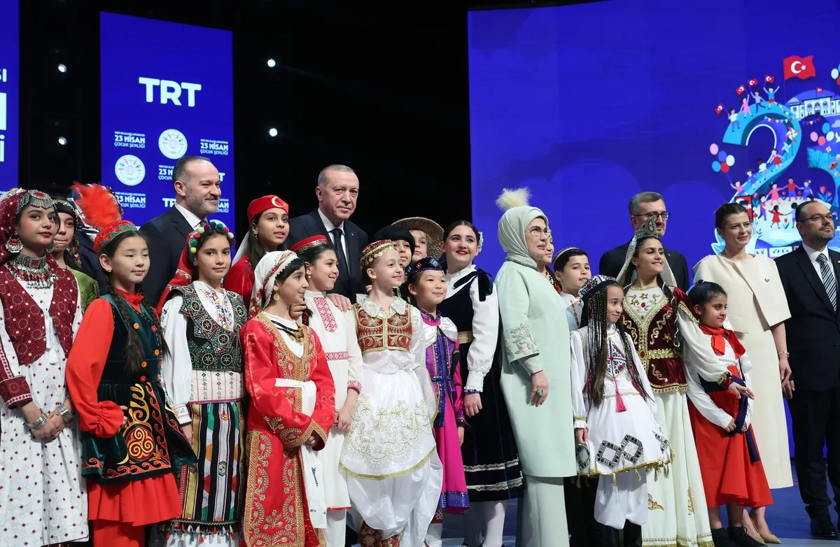 baskan-erdogan-asla-unutmayin-diyerek-uyardi-dijital-dunyadaki-tehlikelere-karsi-dikkatli-olun-gazzeli-cocukla-1776971865543.jpg Başkan Erdoğan "Asla unutmayın" diyerek uyardı: Dijital dünyadaki tehlikelere karşı dikkatli olun | Gazzeli çocuklar için "dua" çağrısı-3