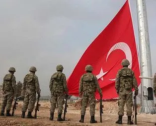 Kobani sınırına dev Türk bayrağı