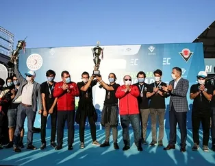 Bakan Varank F1 pistinde tehlike atlattı! Pistten çıktı...