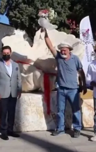 CHP'li Bodrum Belediyesi sünger heykeli açılış töreni düzenledi