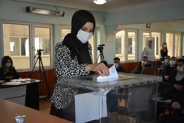 SON DAKİKA: Siverek Belediye Başkanlığına Ayşe Çakmak seçildi-1