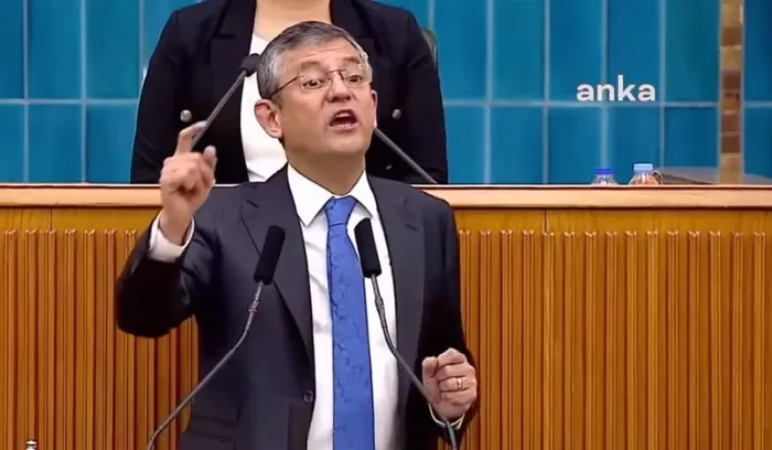 chpnin-emanetci-tavsani-ozgur-ozelden-hedep-ve-iyi-partiye-mavi-boncuk-bedava-traktor-vol-2-tadinda-vaatler-tu-1701171872488.jpeg CHP'nin emanetçi tavşanı Özgür Özel'den HEDEP ve İYİ Parti'ye mavi boncuk! 'Bedava traktör' vol 2 tadında vaatler tutulmayacak sözler-2