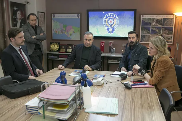 arka-sokaklar-bu-aksam-var-mi-neden-yok-arka-sokaklar-yeni-bolum-ne-zaman-oynuyor-14-mayis-kanal-d-yayin-akisi-1621009578183.jpg Arka Sokaklar bu akşam var mı, neden yok? Arka Sokaklar yeni bölüm ne zaman oynuyor? 14 Mayıs Kanal D yayın akışı-5
