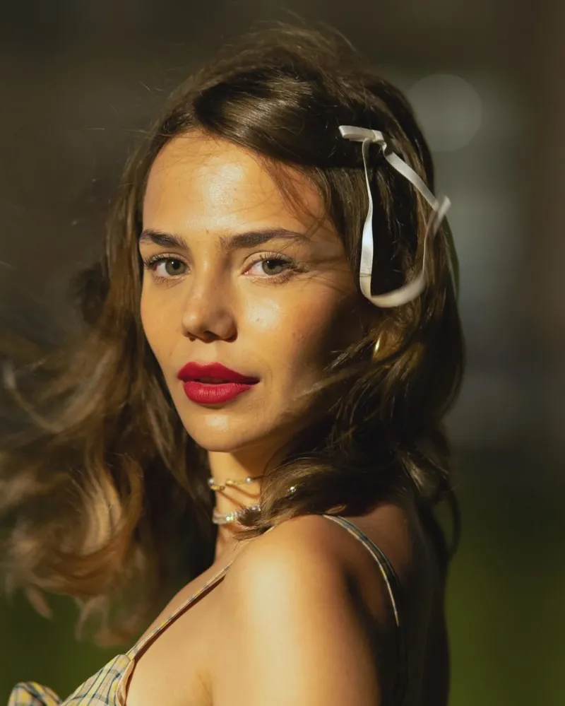 bahar-sahin-set-ortamini-ifsa-etti-oruc-tutanlara-saygi-duymazlar-1758805341938.jpg Kaynak: Sosyal medya