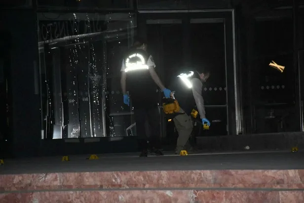 Son dakika: İzmir'de AVM'ye pompalı tüfekle saldırı-1