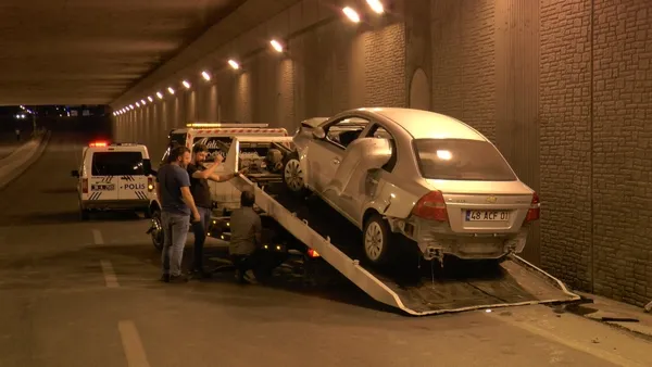 kayseride-6-arac-alt-gecitte-birbirine-girdi-4-yarali-1655755125924.jpg Kayseri’de 6 araç alt geçitte birbirine girdi: 4 yaralı-2