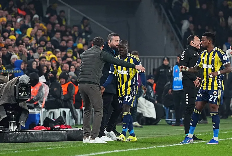 Spor yazarları Fenerbahçe - Gençlerbirliği maçını değerlendirdi! "Hakemliğin iflas gecesi" - 17