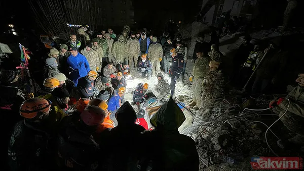 A Haber görüntüledi! 5 yaşındaki Kumsal bebek 17 saat sonra enkazdan sağ olarak çıkarıldı: "Susadım, yoruldum" - 1