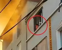 Evde çıkan yangında önce çocuğunu sonra kendisini 3’üncü kattan attı! O anlar kamerada