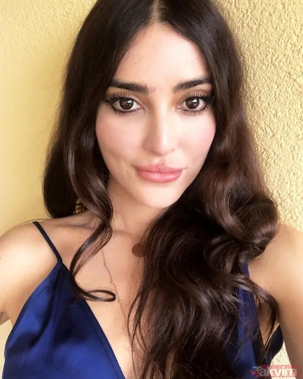 Melike İpek Yalova iddialı pozuyla sosyal medyayı salladı! Deri eteği ve dekolteli büstiyeri ile boy gösterdi herkes onu konuştu - 6