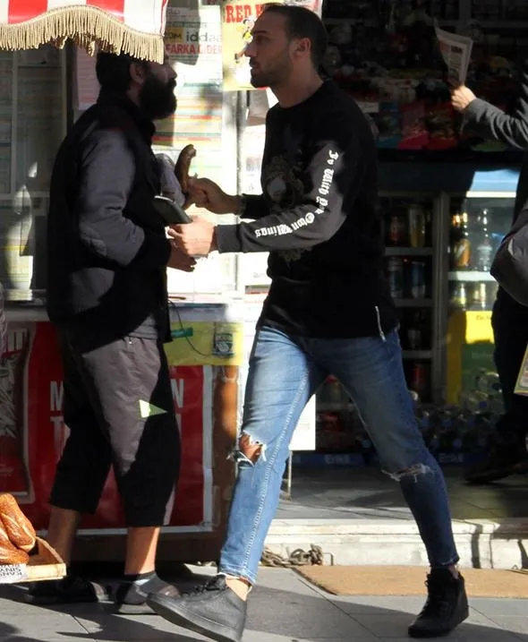 Cenk Tosun'un otomobiline çarptılar!-5