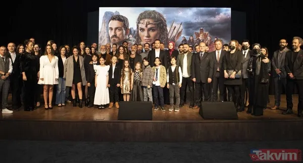 Ebru Şahin Destan dizisi ile hayalini gerçekleştirdi! Takvim.com.tr Destan dizisi galasında işte oyuncular ile çok renkli anlar... - 2