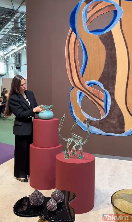 Hülya Avşar'ın kızı Zehra Çilingiroğlu Paris'te markasını tanıttı! Büyük anne ve babasıyla paylaşımları kalpleri ısıttı - 4