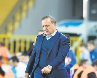 Ozan’a kızdı şişeyi tekmeledi