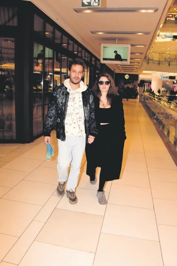 ilkay-gundoganin-hamile-esi-sara-gundogan-dolma-ve-kunefe-aserince-solugu-turk-restoraninda-aldi-saklambac-hab-1669934935442.jpeg İlkay Gündoğan’ın hamile eşi Sara Gündoğan, dolma ve künefe aşerince soluğu Türk restoranında aldı | Saklambaç haberleri-10