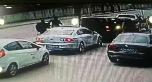 1618317843356.jpg İstanbul'da aksiyon filmlerini aratmaya olay! Her şey saniyeler içerisinde oldu-3