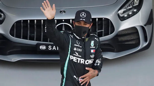 F1 Rusya Grand Prix'sinde pole pozisyonu Mercedes pilotu Lewis Hamilton'ın-2