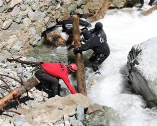 Son dakika... Bayburtta gazeteci Abdulkadir Nişancıyı arama çalışmaları sırasında suya kapılan iki asker şehit oldu