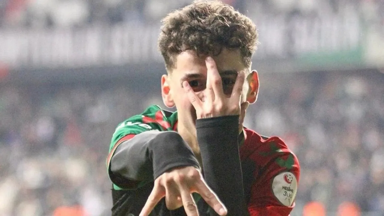 Fenerbahçe'de bir transfer daha tamam! 50 milyon euroluk golcü de listede - 3