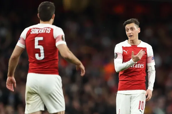 Fenerbahçe yeni stoperini her an açıklayabilir! Sokratis ya da Jesus geliyor