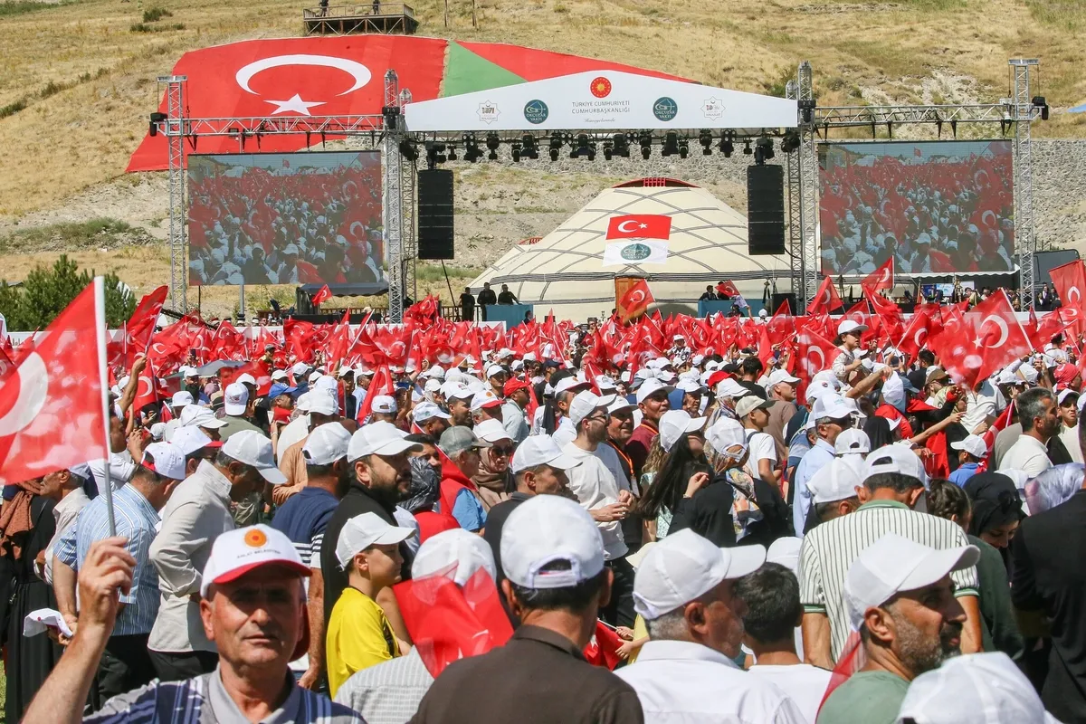 baskan-erdogandan-26-agustos-zafer-haftasi-mesaji-turkiye-yuzyili-vurgusu-1787662540664.jpeg Başkan Erdoğan’dan Zafer Haftası mesajı: Ecdadın azmi güvencemiz-3