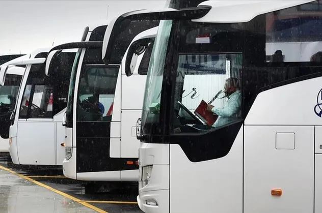 Şehirler arası otobüsler çalışıyor mu? 14 Nisan otobüs seferleri yasak mı? Seferler iptal mi edildi?