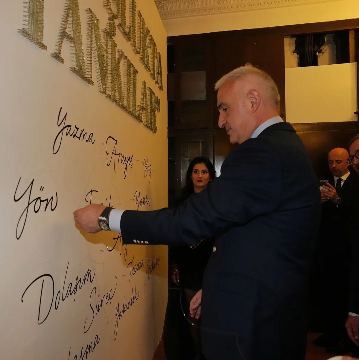 karakoy-palas-yeniden-hayat-buldu-bakan-ersoydan-selcuk-bayraktara-tesekkur-1777119531044.jpeg Karaköy Palas yeniden hayat buldu | Bakan Ersoy'dan Selçuk Bayraktar'a teşekkür-3