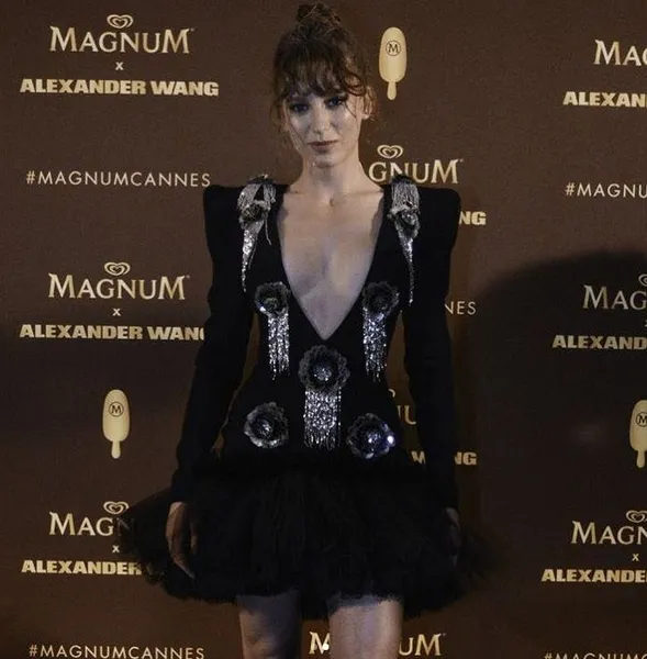 Serenay Sarıkaya Cannes Film Festivali'nin ilgi odağı oldu-5
