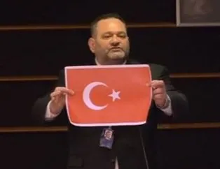 Türk bayrağını yırtan alçak Yunan vekil sabıkalı çıktı!