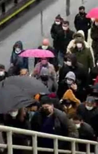 İstanbul'da vatandaşlar toplu taşıma araçlarındaki yoğunluktan dert yandı