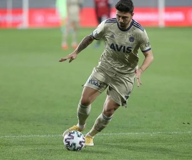 SON DAKİKA: Mesut Özil Galatasaray derbisinde oynayacak mı? Erol Bulut'tan flaş karar!-12