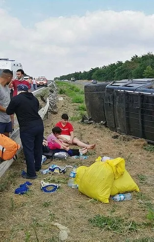 Son dakika: TEM Otoyolunda can pazarı: Gurbetçi aileden 6 kişi yaralandı.
